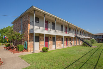 The Meadows Apartments in Waco, TX - Foto de edificio - Building Photo