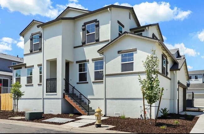 1673 Bella Lago Dr in Stockton, CA - Building Photo - Building Photo