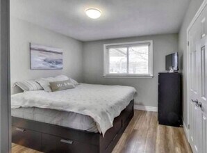 221 Maplegrove Av in Bradford, ON - Building Photo - Building Photo