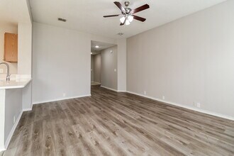 3317 Bentgate Ct in Denton, TX - Foto de edificio - Building Photo