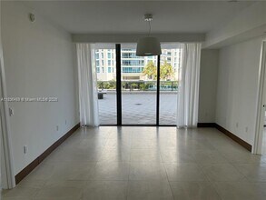 5875 Collins Ave, Unit 505 in Miami, FL - Building Photo - Building Photo