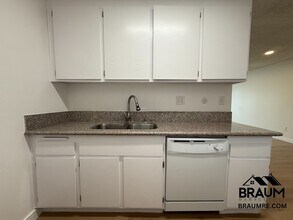 5461 Kester Ave in Los Angeles, CA - Building Photo - Building Photo
