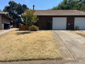 9088 Salmon Falls Dr in Sacramento, CA - Building Photo