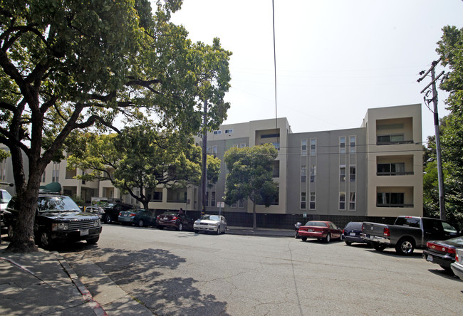 Crescent Court Manor in Oakland, CA - Building Photo - Building Photo