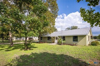 803 Happy Haven Rd in McQueeney, TX - Building Photo - Building Photo