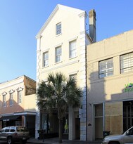 341 King St in Charleston, SC - Building Photo