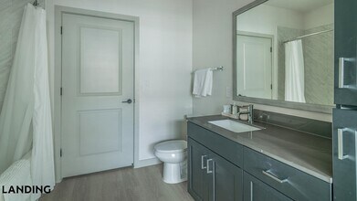 91 Jensen Dr, Unit 3357 in Houston, TX - Building Photo - Building Photo