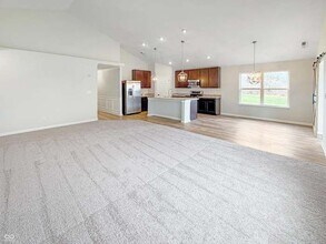 2427 Ross Common Ct in Indianapolis, IN - Foto de edificio - Building Photo