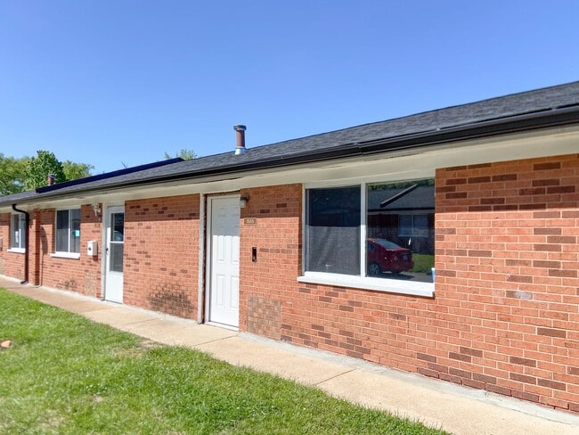 1585 Leonaire Ct in St. Louis, MO - Foto de edificio - Building Photo