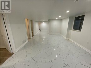 415 Mt Pleasant Rd in Brantford, ON - Building Photo - Building Photo
