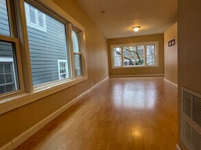 3421 N Bell Ave, Unit 2 in Chicago, IL - Building Photo - Building Photo