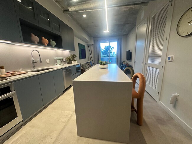 83 NW 26th St, Unit A2 in Miami, FL - Building Photo - Building Photo