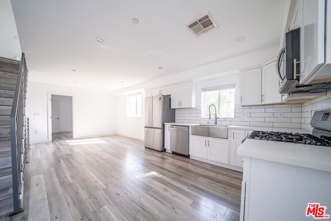 5746 Elmer Ave in Los Angeles, CA - Building Photo