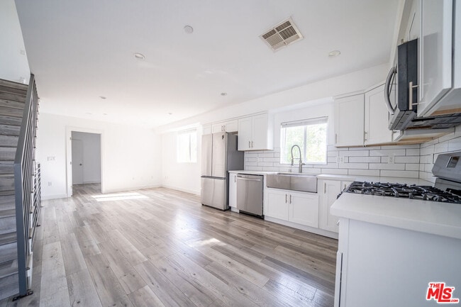 property at 5746 Elmer Ave