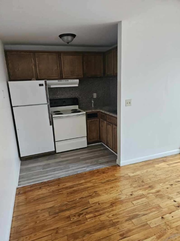 575 Farmington Ave in Hartford, CT - Foto de edificio - Building Photo