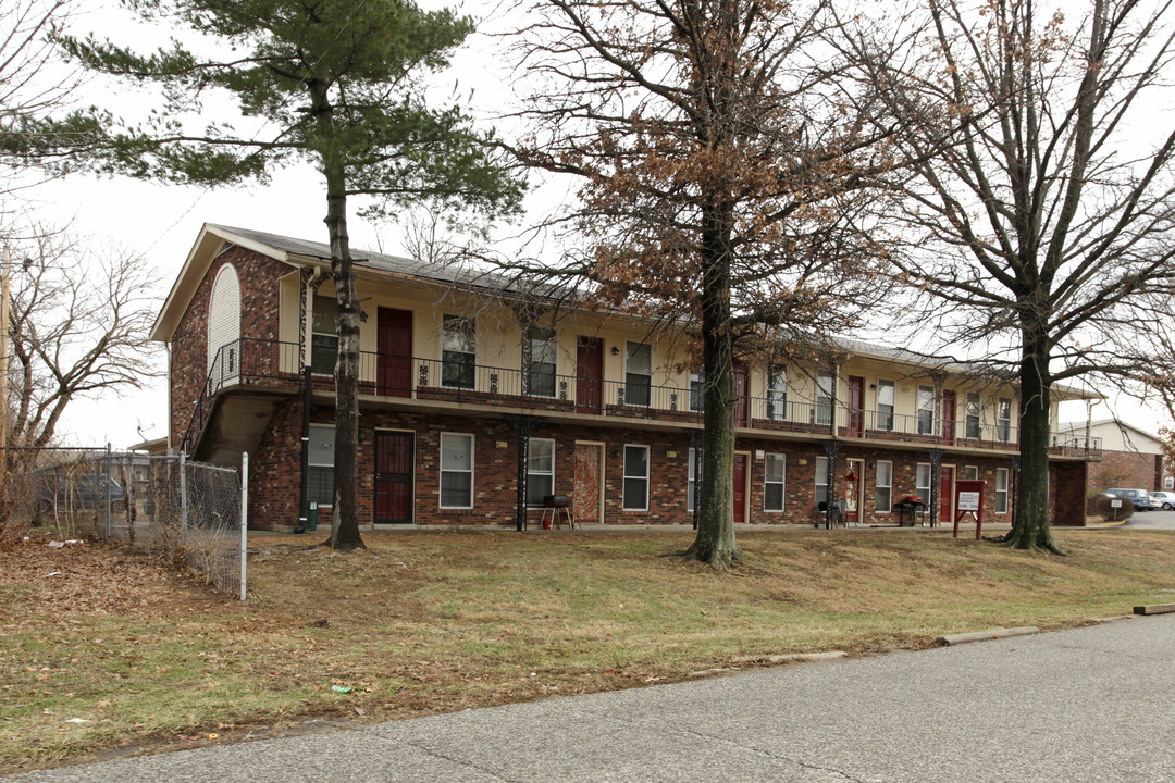 4517 Beechbrook Rd in Louisville, KY - Building Photo