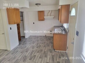 6912 N 43rd St in Milwaukee, WI - Building Photo - Building Photo