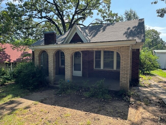 property at 321 N Park St