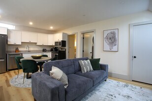 44 Main St in Stockbridge, MA - Building Photo