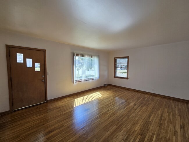 property at 1025 W 8th St