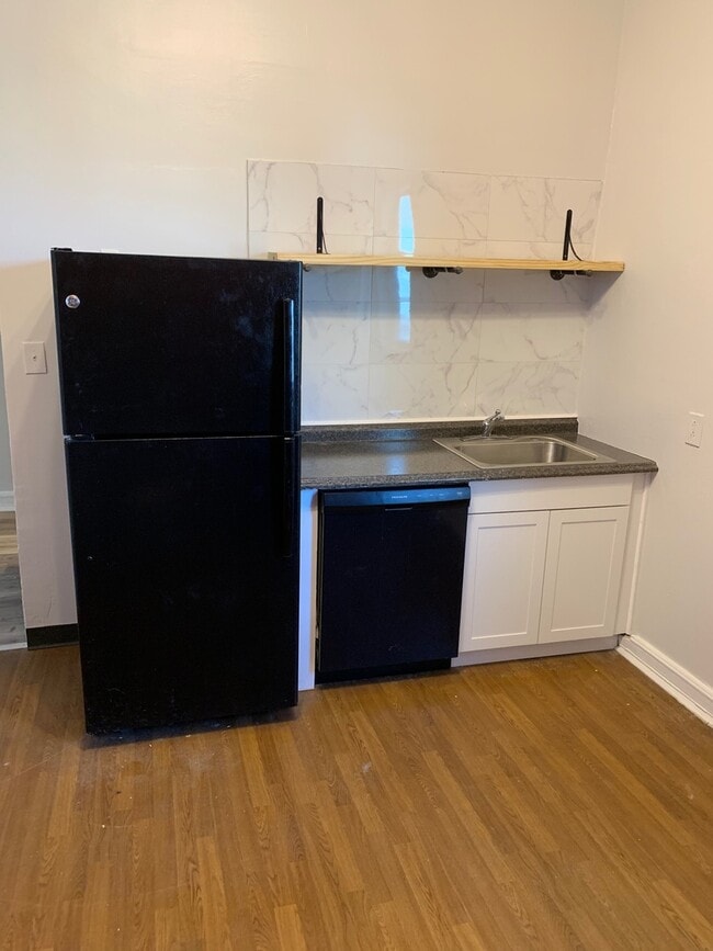 526 E 8th Ave in Munhall, PA - Building Photo - Building Photo