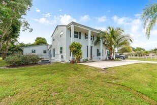 7601 NW 82nd Terrace in Parkland, FL - Building Photo