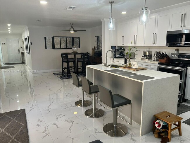 14912 SW 104th St in Miami, FL - Building Photo - Building Photo