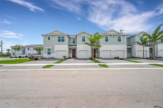 4548 Hollister Ave in Lake Worth Beach, FL - Building Photo - Building Photo