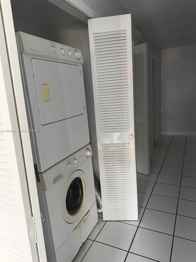 3834 SW 107th Ave in Miami, FL - Building Photo - Building Photo