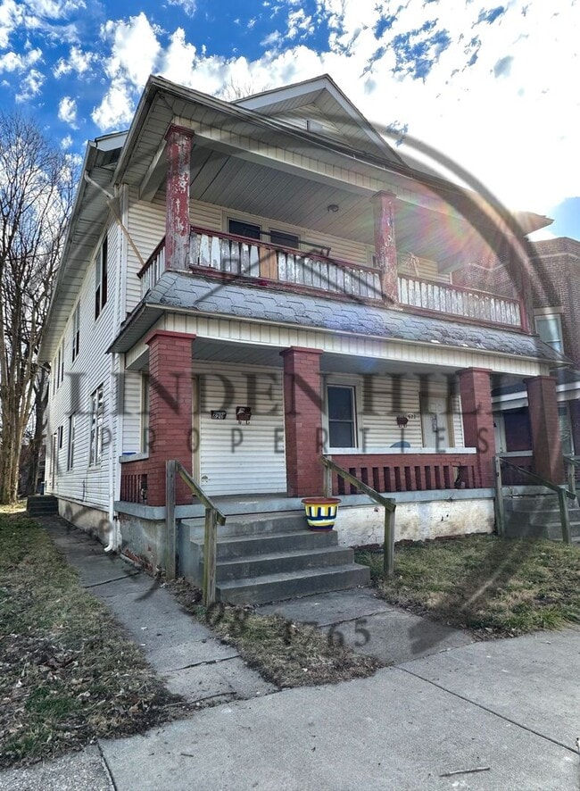 property at 620 S Center St
