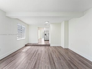 3031 SW 64th Ave in Miami, FL - Building Photo - Building Photo