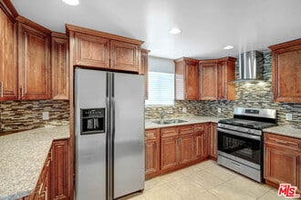 1314 O'Melveny Ave in San Fernando, CA - Building Photo - Building Photo