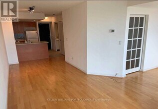 8 Park Rd in Toronto, ON - Building Photo - Building Photo