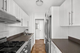 79 W 12th St in New York, NY - Building Photo - Building Photo