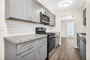 6358 Creekbend Dr in Houston, TX - Building Photo