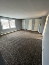 2211 N 106th St, Unit Upper in Wauwatosa, WI - Building Photo - Building Photo