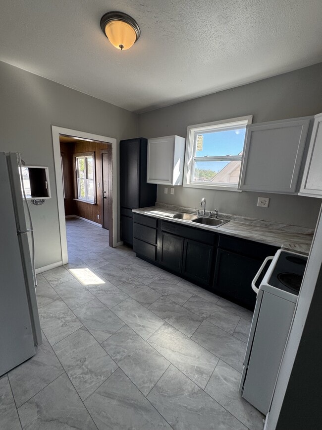 63 W Hallam Ave in Washington, PA - Building Photo - Building Photo