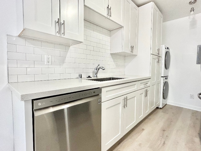 1849 S Bentley Ave in Los Angeles, CA - Building Photo - Building Photo