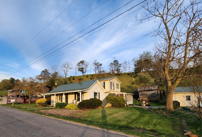 5163 Whitethorne Rd in Blacksburg, VA - Building Photo - Building Photo