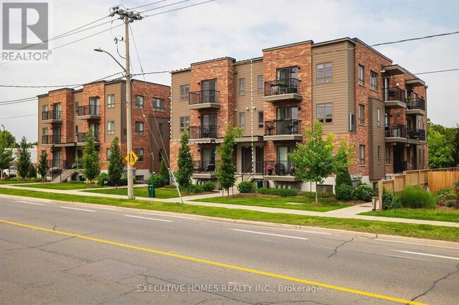 361-361 Lancaster St W in Kitchener, ON - Building Photo - Building Photo