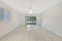 4155 NW 90th Ave in Coral Springs, FL - Foto de edificio - Building Photo