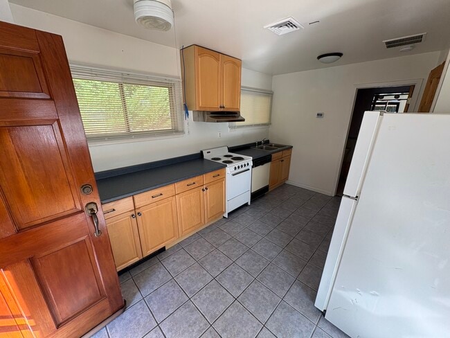66 Luyster St, Unit 1 in Huntington Station, NY - Building Photo - Building Photo