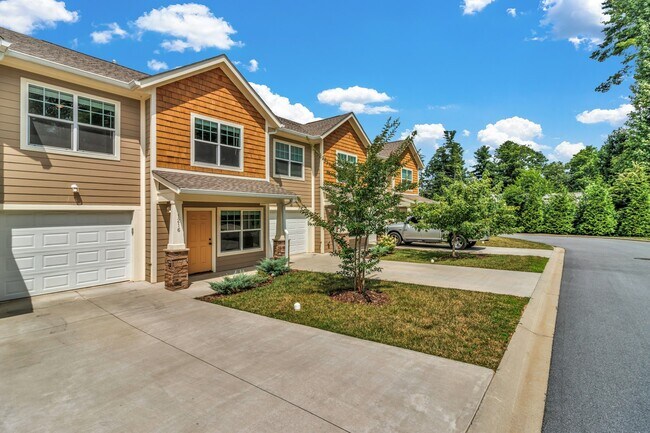 1216 Pauline Trail Dr in Arden, NC - Building Photo - Building Photo