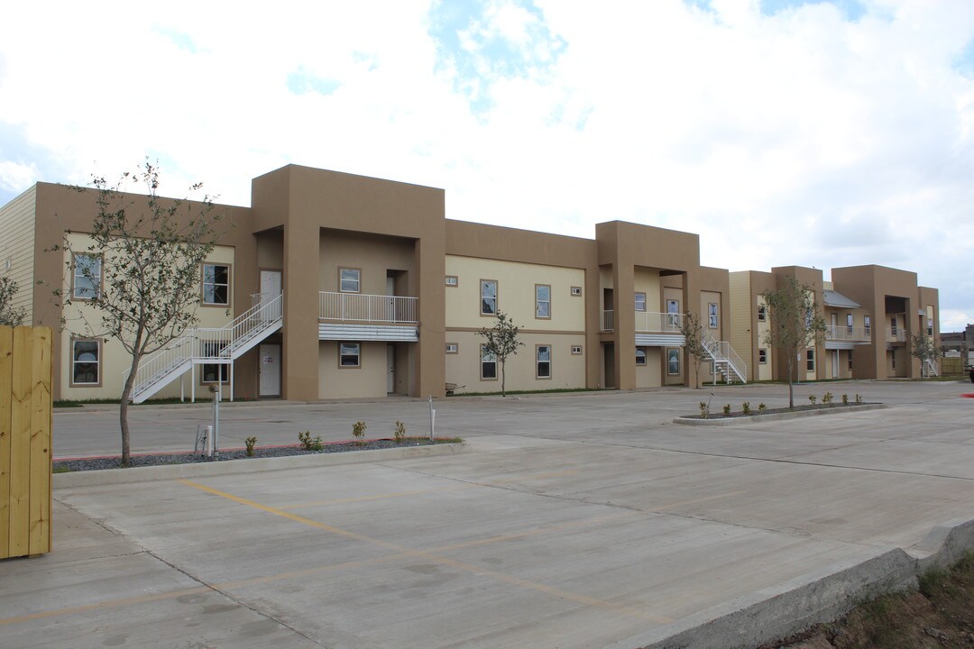 Robindale Apartments in Brownsville, TX - Building Photo