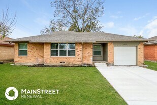 1733 Las Cruces Ln in Dallas, TX - Building Photo