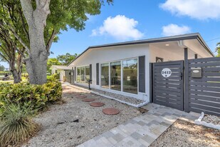 2412 NE 4th St in Pompano Beach, FL - Building Photo