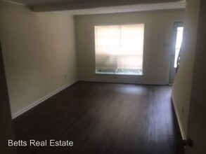 2001 Sanford Dr in Little Rock, AR - Building Photo - Building Photo