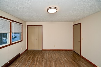 457-459 Hutchison Dr, Unit 457 in Mogadore, OH - Building Photo - Building Photo