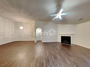 16 Slow Creek Dr in Simpsonville, SC - Foto de edificio - Building Photo