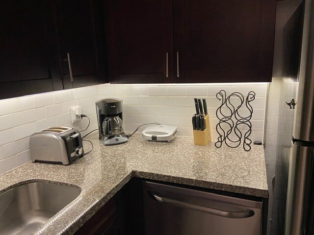 2426 SE 17th St, Unit 208 in Fort Lauderdale, FL - Building Photo